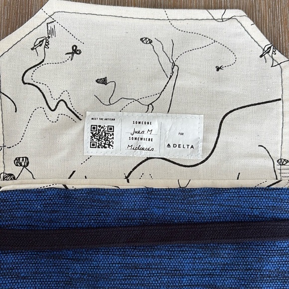 Delta One Someone Somewhere Travel Amenities Kit First Class in Blue - Picture 6 of 11